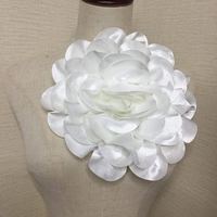 Vente en gros de fleurs en satin multicolore appliques décoratives de fleurs en satin accessoires de mariage