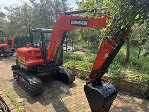 Excavadora Usada de Alta Calidad con Motor Original Coreano, Mini Excavadora Doosan DX60 Fabricada en Corea en Oferta - Product Image 3