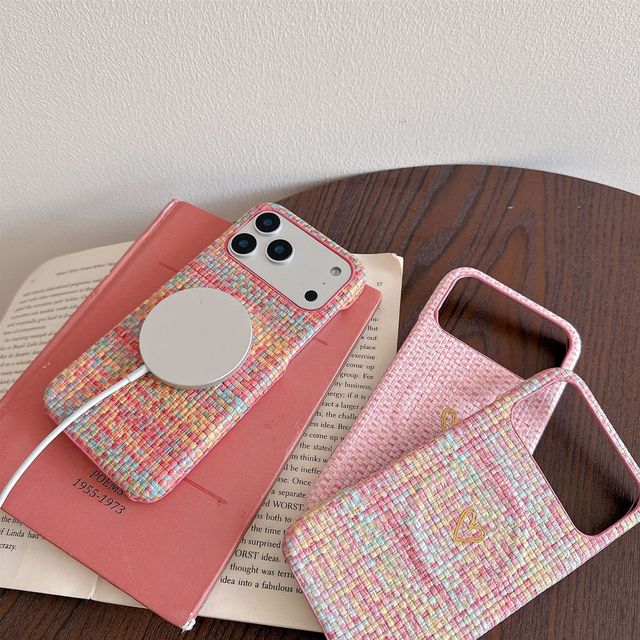 2026 New Woven Pattern Faux Leather Matte Hollowed-Out Heart Magnetic Suction for iPhone 17 Pro Max Phone Case