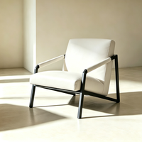 Fauteuil simple Tenghang traditionnel à structure métallique, revêtement en similicuir, accoudoirs rembourrés, pieds en bois doux, chaise longue pour salon
