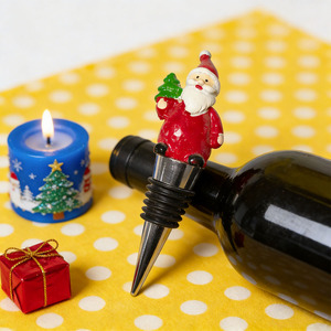 Tapón de <span class=keywords><strong>Vino</strong></span> Reutilizable con Diseño Navideño de <span class=keywords><strong>Caperucita</strong></span> <span class=keywords><strong>Roja</strong></span> y Santa Claus Recogiendo el Árbol - Product Image 1