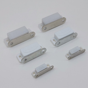Loquet magnétique pour porte, en plastique blanc, type standard, à fixation murale, pour porte d'armoire - Product Image 1