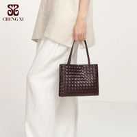 Sac tricoté 2026 au design de niche, sac à main tendance, sac bandoulière, sac porté croisé, sac artisanal polyvalent de luxe léger