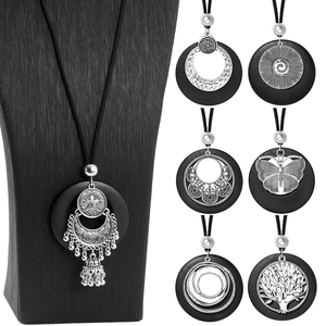 Collier long vintage style bohème multicouche avec pendentif pour femme, bijou en argent vintage avec papillon rond noir - Product Image 2