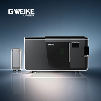Machine de découpe laser à fibre CNC haute puissance Raycus/IPG avec commande Cypcut et table d'échange entièrement fermée Hiwin pour tôles métalliques