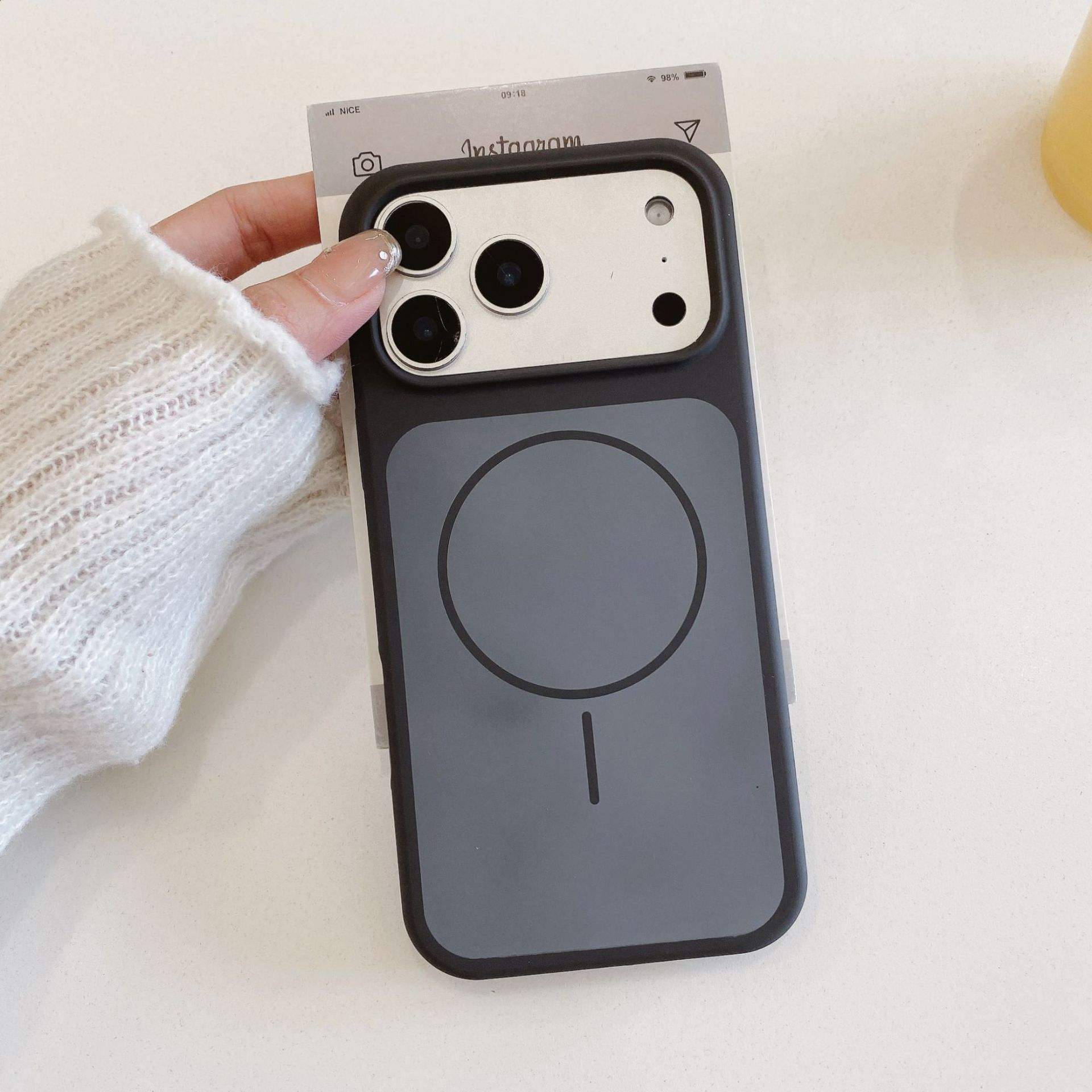 สีเทาชาร์โคล