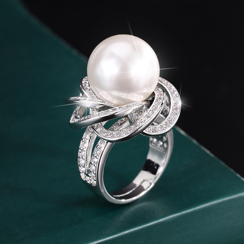 Bague en platine avec perle