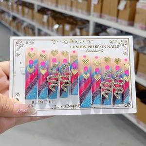 <span class=keywords><strong>Faux</strong></span> ongles à presser longs style Saint-Valentin UE & US 5.0, bicolores rouge et rose avec strass bleus et perles en acier, <span class=keywords><strong>faux</strong></span> ongles sculptés faits main - Product Image 6