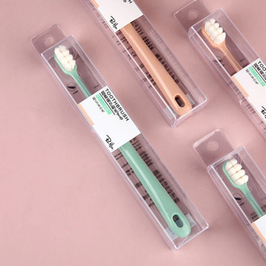 Spazzolino da Denti Ultra Morbido a Otto Fori, Confezione Singola, Migliaia di Setole per una Pulizia Delicata, Spazzola per Igiene Orale - Product Image 4