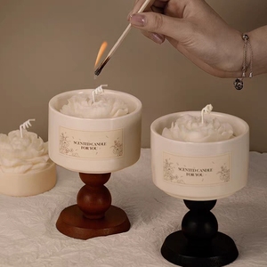 เทียนหอม <span class=keywords><strong>RURU</strong></span> รูปทรงแก้วโกเบลต์ ดีไซน์ทันสมัย ประดับดอกไม้ 3 มิติ ทำจากขี้ผึ้งถั่วเหลือง บรรจุในขวดแก้ว ทำมือ กลิ่นหอมอโรมาเธอราพี ติดทนนาน เป็นธรรมชาติ - Product Image 4