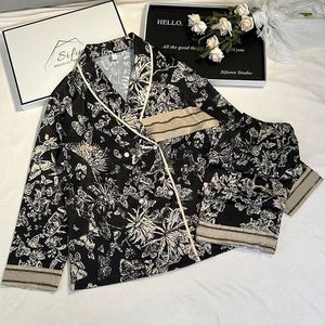 Pyjama en satin de luxe pour femmes Maxfree, nouvelle collection printemps-automne, vente chaude, imprimé floral en soie, ensemble de vêtements de maison à manches longues - Product Image 1