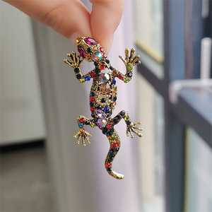 Nouveau Gecko Cornice Animal Lézard Broche Plein Diamant Alliage Hommes et Femmes Vêtements Accessoires - Product Image 4
