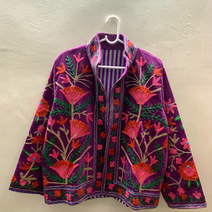 Chaqueta de terciopelo morado de lujo para mujer, con bordado floral a mano, cuello mandarín, frente abierto, mangas largas, estilo étnico. - Product Image 1
