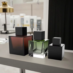 Venta al por mayor de lujo de <span class=keywords><strong>moda</strong></span> de vidrio cuadrado botellas de perfume 30ml 50ml 100mL tamaños con tapa de madera - Product Image 4