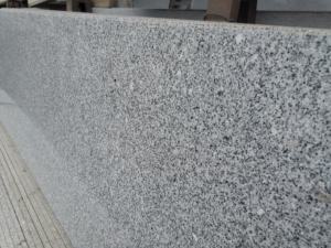 Dalles de granit blanc polies en pierre naturelle BOTON STONE, bon marché, fabriquées en Chine, effet fleur pulvérisée - Product Image 2