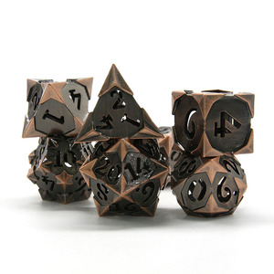 Juego de Dados Poliédricos de Metal Hueco Mágico Personalizado de 7 Piezas para Juegos de Rol/Juegos de Mesa - Product Image 3