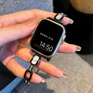 Correa de lujo Upro con patrón de mármol y eslabones metálicos para Apple Watch, pulsera para mujer con dijes, compatible con iWatch de 42mm, 44mm, 45mm y 49mm - Product Image 5