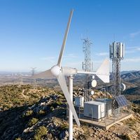 Éolienne à axe horizontal 2KW GWS-2000W à 3 pales haute efficacité avec ajustement automatique de la direction du vent pour la base de tour de télécommunications