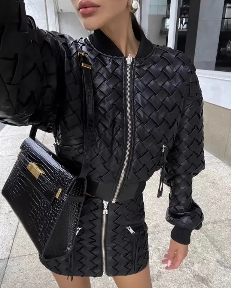 Özel Oem siyah dokuma dokulu fermuarlı ceket ve Mini etek seti kadınlar için Pu deri iki parçalı setleri