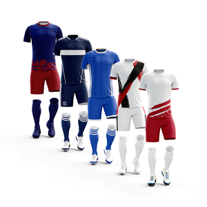 Tenue de football personnalisée de qualité supérieure, coupe classique, 100 % polyester, dernière collection pour hommes - Product Image 2