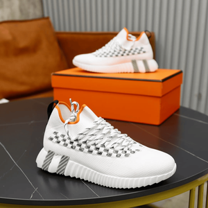 Baskets neutres pour hommes à rebond réactif, durables et aérodynamiques, avec empeigne en daim mélangé de qualité supérieure et structure ventilée pour un flux d'air optimal - Product Image 2