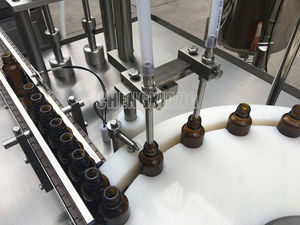 Machine de remplissage, de bouchage et d'étiquetage automatique à 2 buses pour bouteilles en plastique, contrôle PLC, 5-30 ml, pour boissons, teintures, sérums, huiles essentielles - Product Image 3