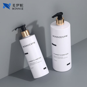 Botella plana blanca Myn de 500 ml con cabezal de bomba de aluminio galvanizado para champú, gel de ducha y loción corporal - Product Image 3