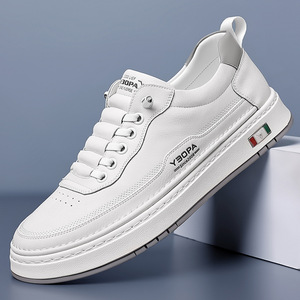 YBOPA Zapatillas de deporte de cuero blancas para hombre, zapatos informales transpirables con suela de goma para caminar y hacer ejercicio - Product Image 1