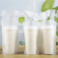 Sac à boisson portable personnalisé de 1/2 tasses en plastique transparent PE à emporter pour le transport du café et du thé Boba