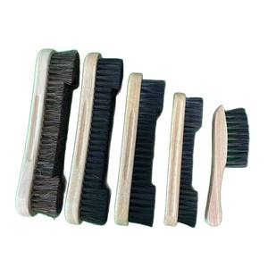 Ensemble de brosses pour billard avec manche en bois, outil de nettoyage à poils pour l'entretien des bords et des surfaces des tables de billard - Product Image 4