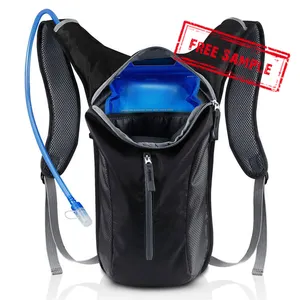 Mochila de hidratación grande táctica impermeable al por mayor para hombre, mochila de hidratación de 45 l con vejiga de agua de 3L