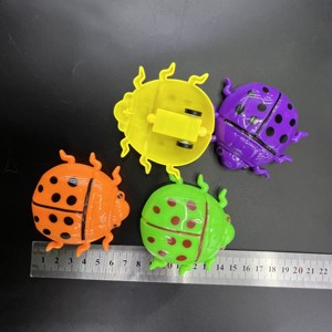 Venta al por mayor directa de fábrica: Coche de juguete de plástico con diseño de mariquita, mini vehículo de retroceso para niños, OEM ODM, logotipo personalizado - Product Image 4