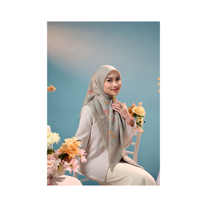 Foulard carré de luxe Sincere Jasmine Alaska Voal avec boîte rigide pour usage quotidien modeste des musulmanes - Product Image 1