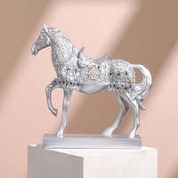 Objets décoratifs d'art, statue de cheval de luxe, sculpture d'art animalier porte-bonheur, artisanat en résine pour la décoration intérieure