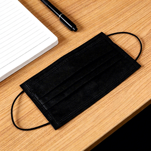 Masker Wajah Sekali Pakai 4 Lapis Food-Grade yang Dapat Disesuaikan, Hitam, 17.5*9.5CM, Non-woven, Kualitas Tinggi, Grosir dari Cina untuk Perlindungan - Product Image 3