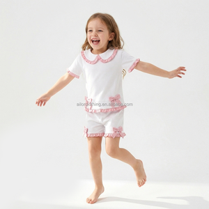 Ensemble de yoga pour filles, haut à col en dentelle avec nœud et short assorti, idéal pour l'école, les activités de plein air et les tenues décontractées, personnalisable en petites séries - Product Image 2
