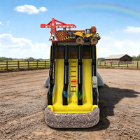 Toboggan aquatique gonflable géant à trois pistes avec design de grue à tour 3D et d'excavatrice pour la location d'équipements de fête commerciaux