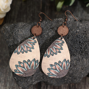 Orecchini pendenti a goccia intagliati a girasole stile western, vintage boho a strati da donna - Product Image 2