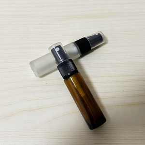 Flacone Spray Ricaricabile Portatile da 10 ml in Ambra Marrone, Atomizzatore da Viaggio per Profumo, Flacone Vuoto per Cosmetici e Idratanti con Pompa Spray - Product Image 2