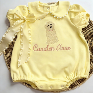 ملابس أطفال حديثي الولادة من القطن 100%: سالوبيت بناتي بتصميم بابل وياقة بيتر بان مطرزة مع حواف وربطة عنق حمراء - Product Image 5