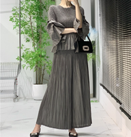 Vente en gros OEM ensemble deux pièces pour femmes musulmanes modestes vêtements de détente décontractés plissés pantalons à jambes larges ensemble de cardigans solides pour le Ramadan