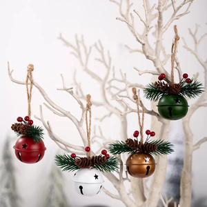 เครื่องประดับระฆังคริสต์มาสทำมือจากโคนต้นสนและผลเบอร์รี่สีแดง ตกแต่งด้วยโลหะ-เป็นมิตรกับสิ่งแวดล้อม เหมาะสำหรับตกแต่งภายนอกในช่วงเทศกาลวันหยุด - Product Image 3