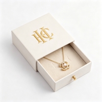 Boîte à collier personnalisée avec impression, étui carré pour pendentif avec insert en velours, vente en gros directe d'usine, commande en gros, emballage de bijoux