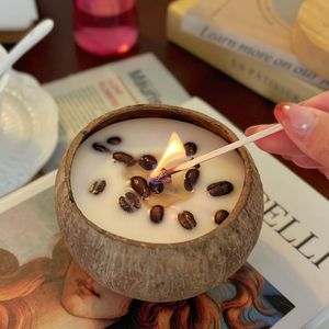 Eco-vriendelijke handgegoten kaars van kokosnootschalen met stenen, decoratie voor thuis, aromatherapiekaars, aangepaste verpakking & eigen label - Product Image 1