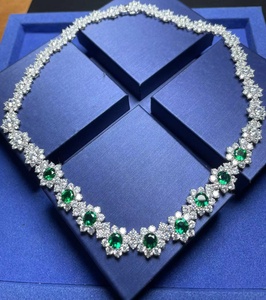Collar de esmeralda cultivada en plata 925 que brilla por su elegancia, para uso diario, fiestas, días festivos, un gran regalo sorpresa para chicas L - Product Image 1