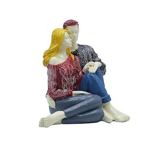 Sculpture de couple romantique moderne, figurine décorative assise l'un à côté de l'autre, statue artistique pour table ou étagère de salon - Product Image 3