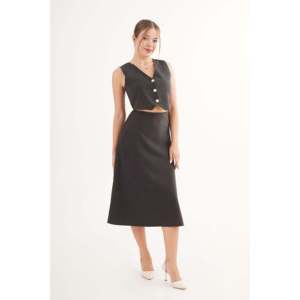Conjunto de Dos Piezas al por Mayor: Chaleco y Falda de Gamuza Negra Premium para Mujer, Chalecos y Faldas Premium para Mujer - Product Image 4