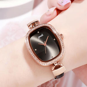 Nouvelles montres pour femmes en gros, montres uniques et créatives pour femmes avec bracelet en cuir rond, style rétro - Product Image 2