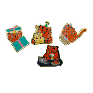 Pin de solapa de tigre de esmalte duro de alta calidad, pin de solapa con palabras de buena suerte, pin de solapa para regalo de cumpleaños, fabricación de pines de solapa - Product Image 2