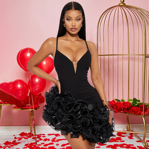 Abito da festa nero senza spalline 2026 da donna, mini abito corto con orlo arricciato a fiori e vita accentuata per feste, balli e serate - Product Image 1